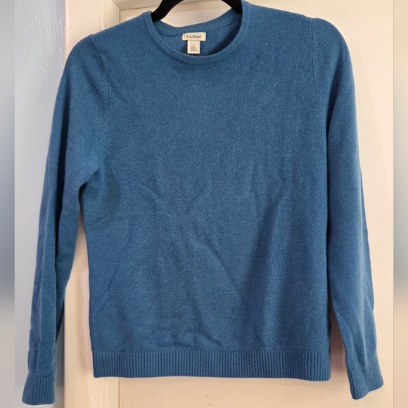 L.L. Bean Sweaters - Women's L.L.Bean Blue Water Cashmere Crew Sweater, Size S Pet
